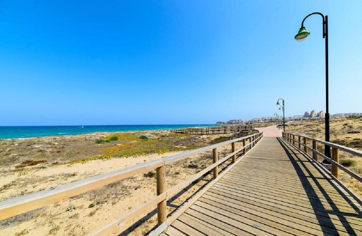 Apartment With Pool, Sea Views & Balcony Less Than 10Min Walk To La Mata Beach! Torrevieja Zewnętrze zdjęcie