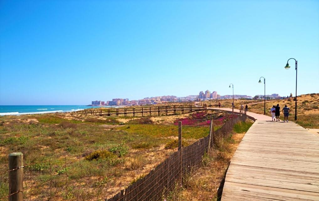 Apartment With Pool, Sea Views & Balcony Less Than 10Min Walk To La Mata Beach! Torrevieja Zewnętrze zdjęcie